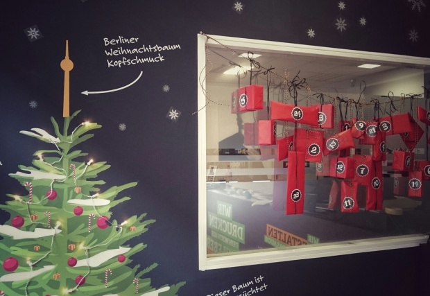 DIY - Weihnachtliches Wandtattoo und Aufkleber für Adventskalender